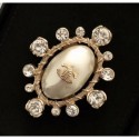 Chanel Pearl Brooch AB0546 Gold/Pearly White/Crystal 2018 AQ01582