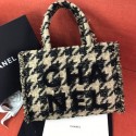 Fashion Chanel Houndstooth Tweed Medium Zipped Shopping Bag AS0976 Beige/Black 2019 Collection AQ00976