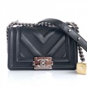 Replica Chanel Calfskin Patchwork Chevron Small Boy Flap Bag A67086 Black 2019 Collection AQ01375