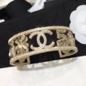 Replica Chanel CC 5 Cuff Bracelet AB2925 Gold 2019 Collection AQ02379