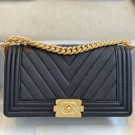 Copy Chanel Chevron Grained Calfskin Medium Boy Flap Bag A67086 Black/Bright Gold 2019 Collection AQ01270