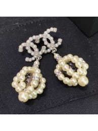 Chanel Pearl Short Earrings 04 2019 Collection AQ03533