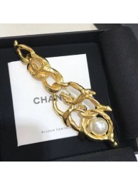 Cheap Copy Chanel Vintage Metal Pearl Brooch AB3134 2019 Collection AQ01412