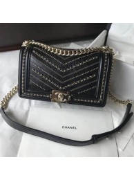 Hot Imitation Chanel Crumpled Calfskin Medium Boy Chanel Bag A67086 Black 2018(Gold-Tone Metal) AQ04317