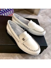 Imitation Chanel Patent Leather Chain Flat Loafers G35631 White 2020 Collection AQ01060