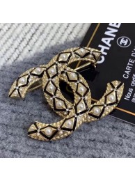 Imitation Chanel Quilted CC Pearls Brooch Gold/Black/White 2019 Collection AQ02603