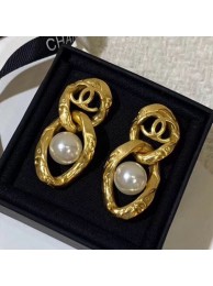 Imitation Chanel Twist Metal Pearl Short Earrings AB3149 2019 Collection AQ03224