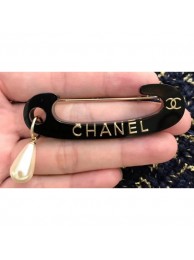 Replica Chanel Acrylic Pin Brooch with Single Pearl Black/White/Gold 2018 AQ04387