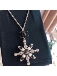 Replica Hot Chanel Crystal and Pearl Snowflake Pendant Necklace AB2323 White/Black 2019 Collection AQ04007